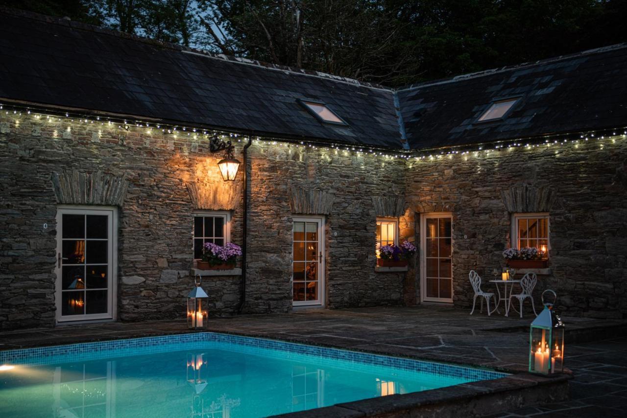Ardnavaha House - Poolside